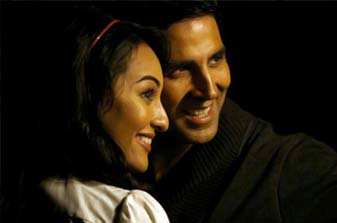 I don't target 100 crore club: Akshay Kumar